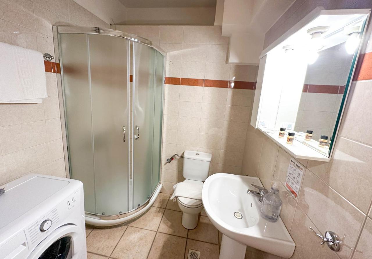 Mini Art Apartments Gerani  Екстер'єр фото