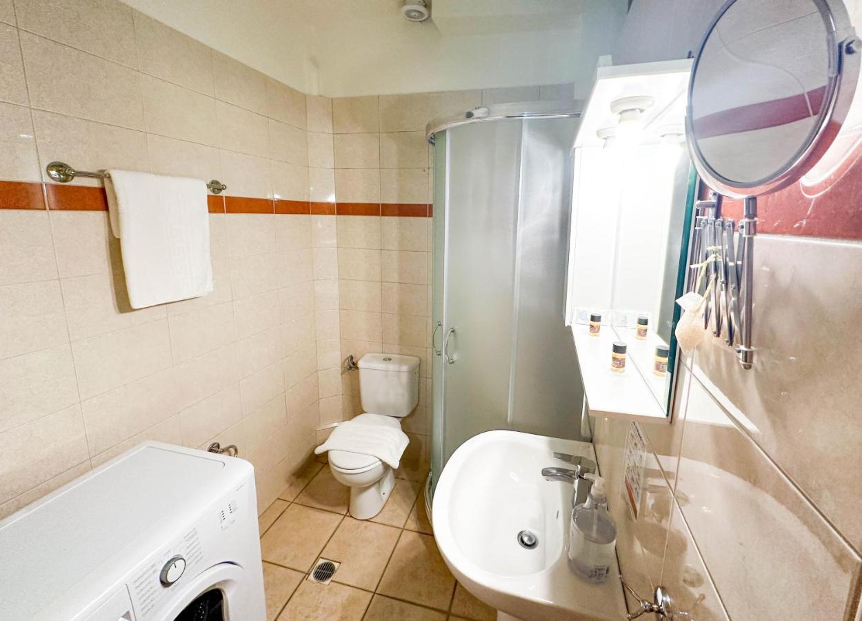 Mini Art Apartments Gerani  Екстер'єр фото