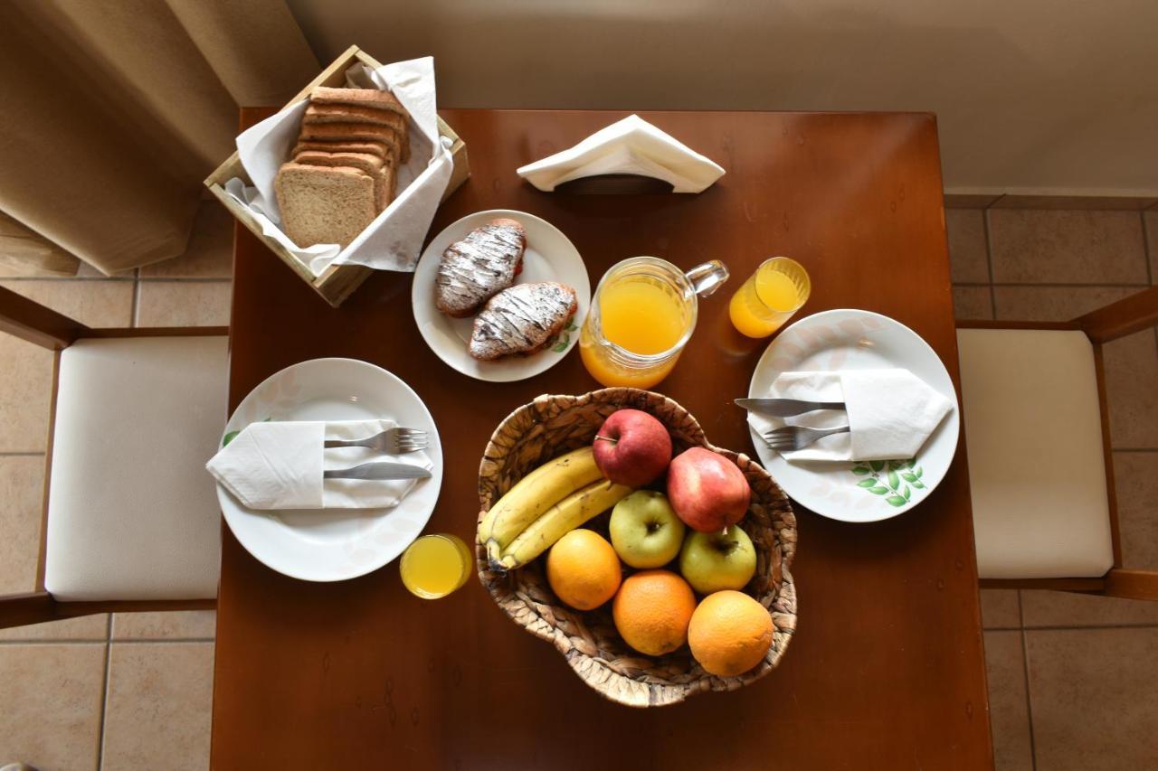 Mini Art Apartments Gerani  Екстер'єр фото