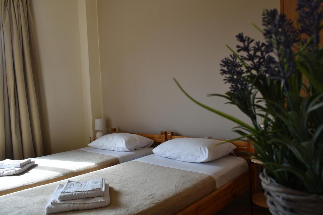 Mini Art Apartments Gerani  Екстер'єр фото