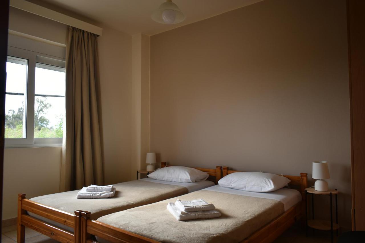 Mini Art Apartments Gerani  Екстер'єр фото