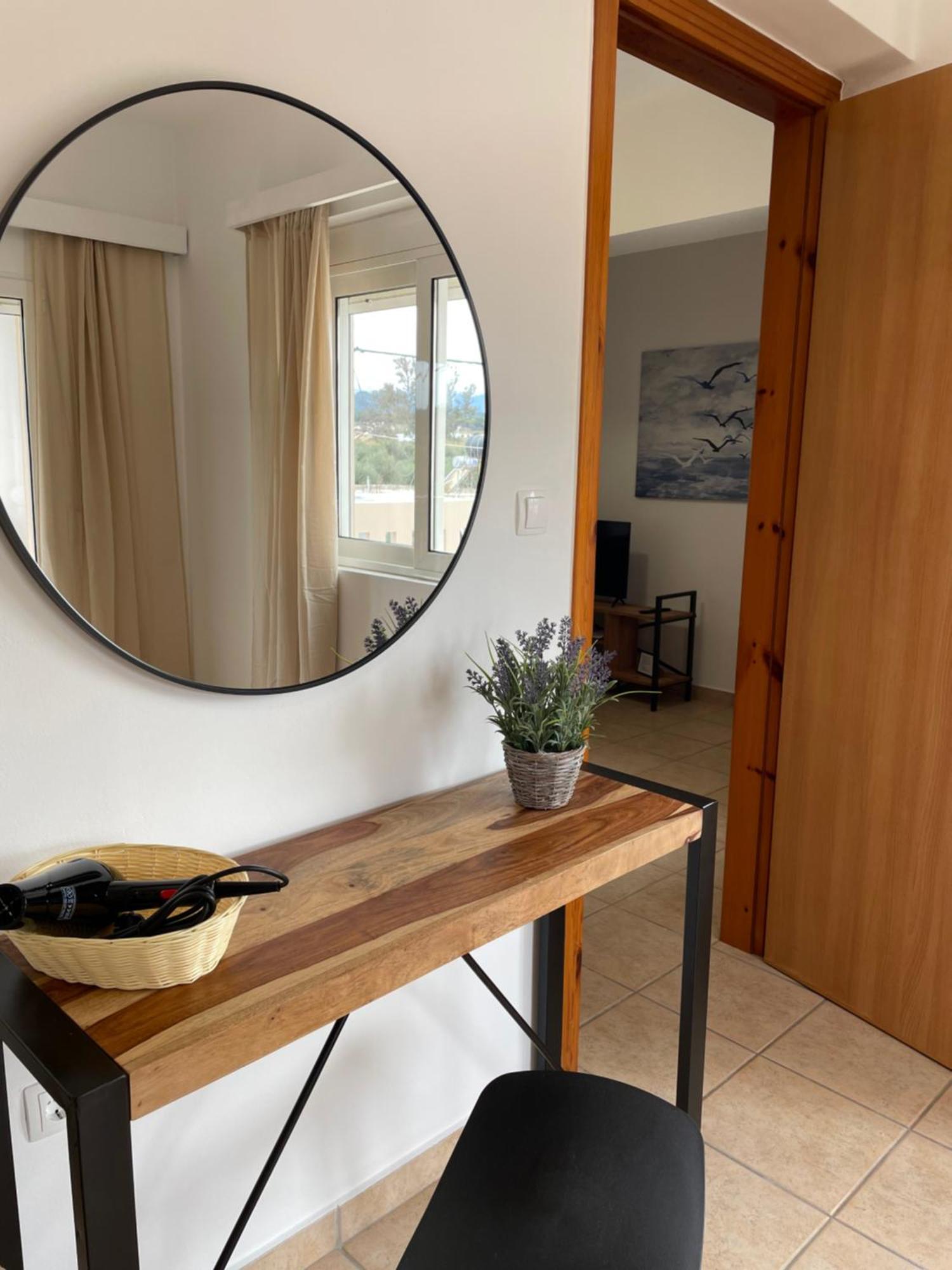 Mini Art Apartments Gerani  Екстер'єр фото