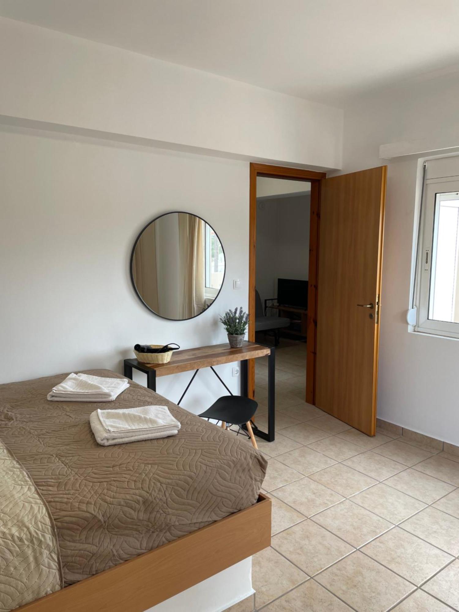 Mini Art Apartments Gerani  Екстер'єр фото