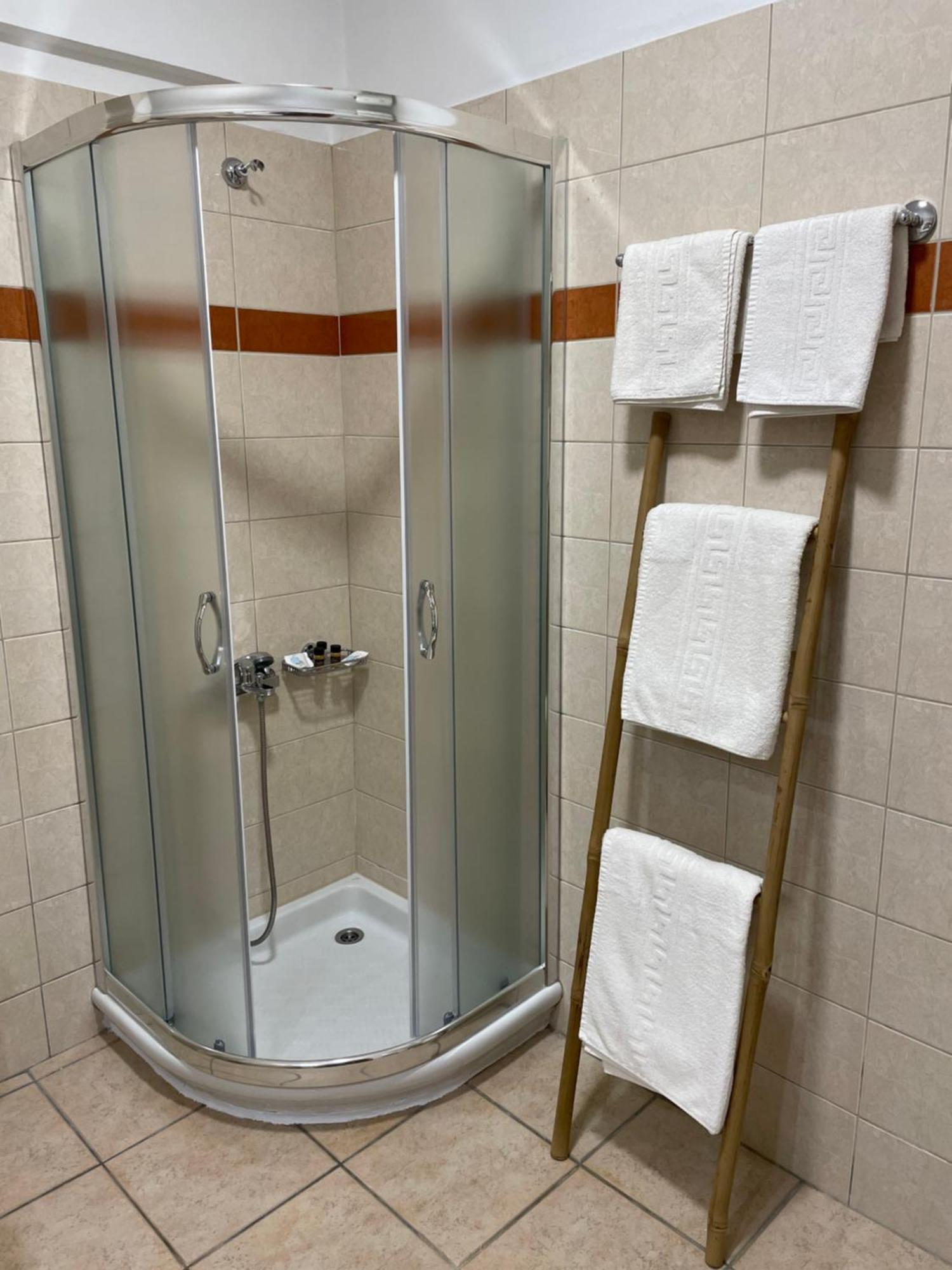Mini Art Apartments Gerani  Екстер'єр фото