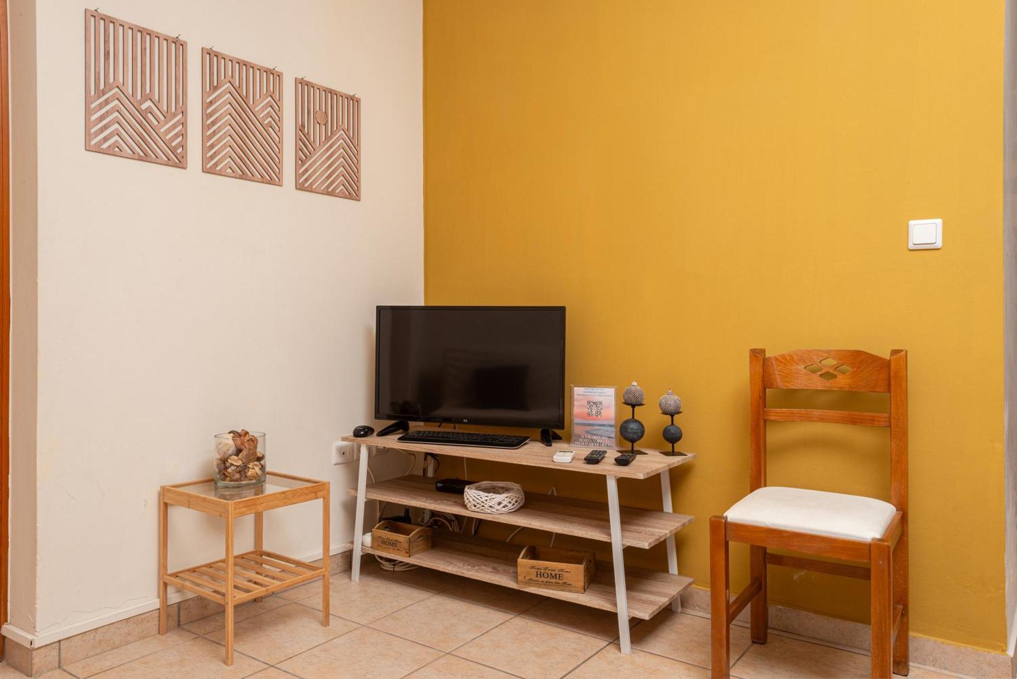 Mini Art Apartments Gerani  Екстер'єр фото