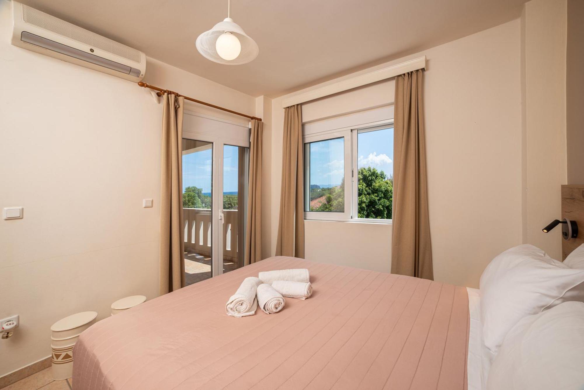 Mini Art Apartments Gerani  Екстер'єр фото