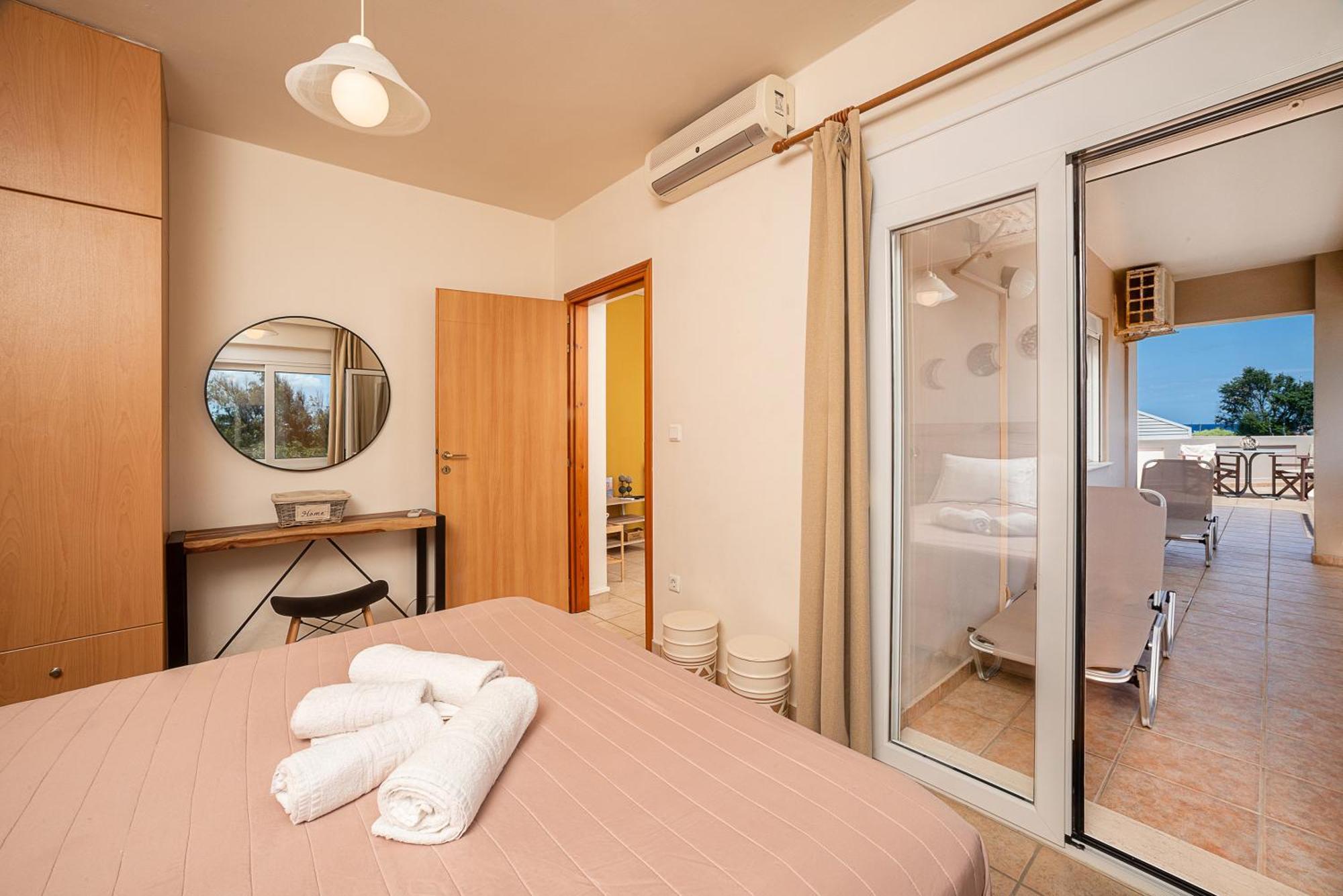Mini Art Apartments Gerani  Екстер'єр фото