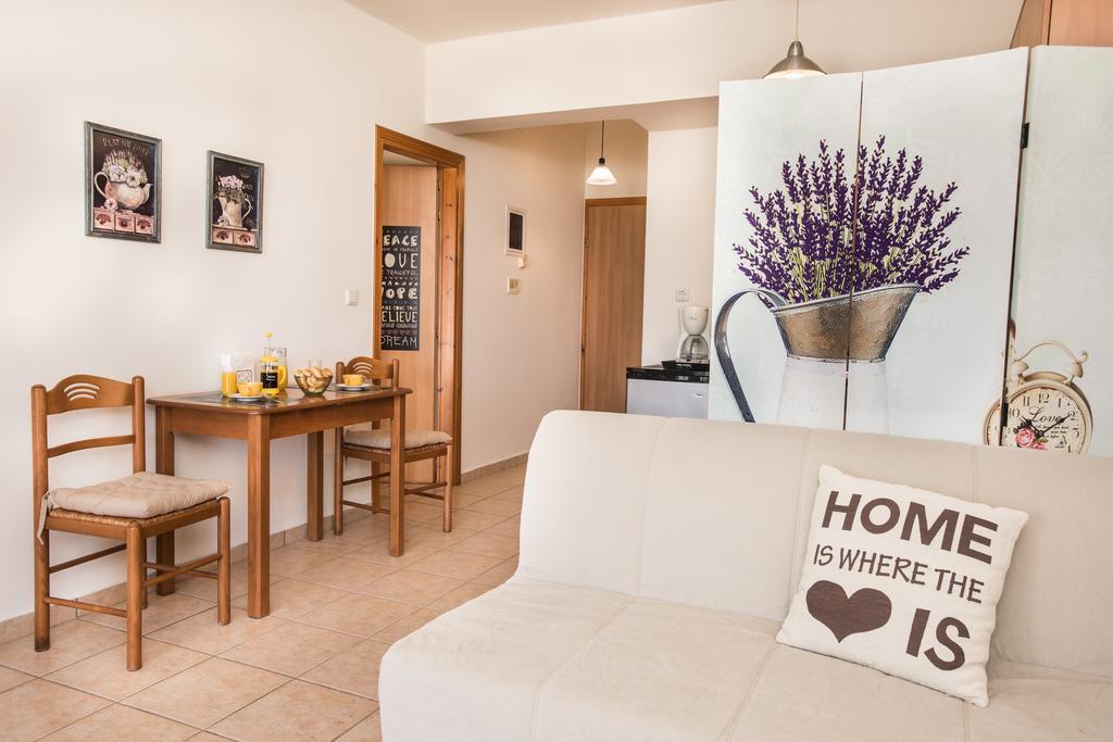 Mini Art Apartments Gerani  Екстер'єр фото
