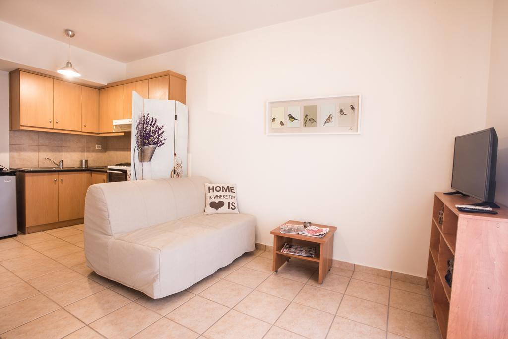 Mini Art Apartments Gerani  Екстер'єр фото